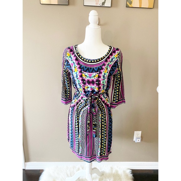 vestique Dresses & Skirts - Vestique Multicolor Geometric Tie Dress